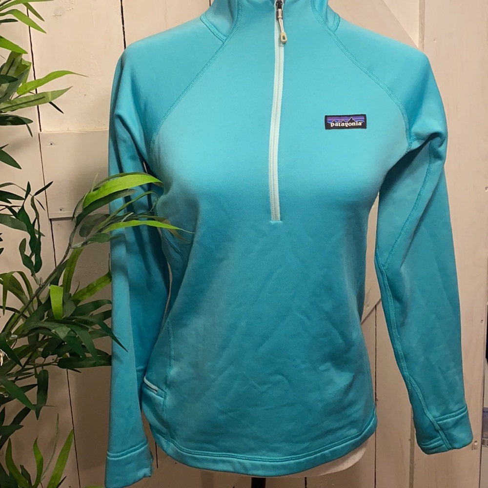 Patagonia quarter zip - size xs (fits like a sm)